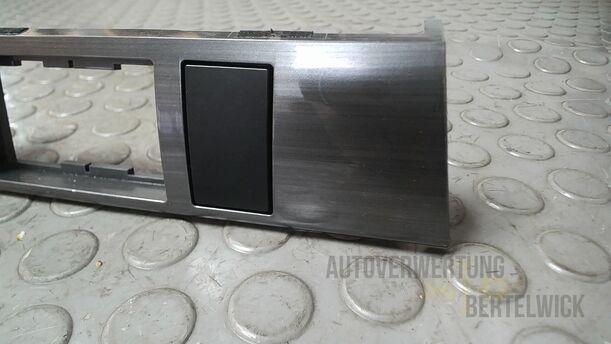 Foto: BLENDE ARMATURENBRETT eines Mazda 6 Sport Kombi 2.2 CD DPF Fun