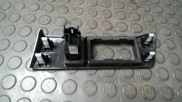 Foto: BLENDE ARMATURENBRETT eines Mazda 6 Sport Kombi 2.2 CD DPF Fun