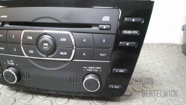 Foto: RADIO WMA MP3 ( RADIOCODE FEHLT ) eines Mazda 6 Sport Kombi 2.2 CD DPF Fun