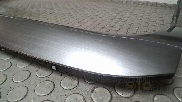 Foto: BLENDE/ ZIERLEISTE ARMATURENBRETT eines Mazda 6 Sport Kombi 2.2 CD DPF Special