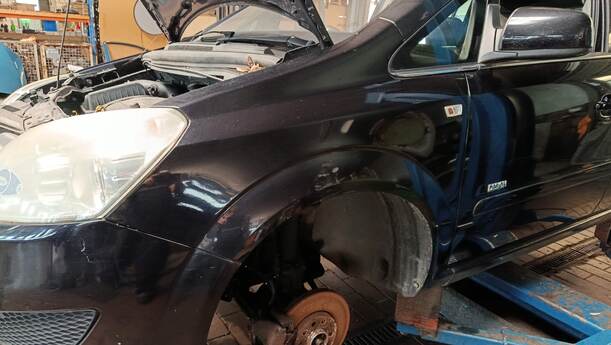 Foto: KOTFLÜGEL LINKS eines Opel Zafira 1.6 ecoFLEX Special