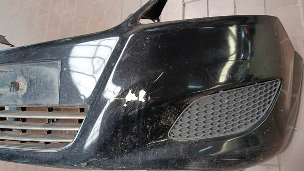 Foto: STOSSFÄNGER/ STOßSTANGE VORN ( LACKIERUNGSBEDÜRFTIG ) eines Opel Zafira 1.6 ecoFLEX Special