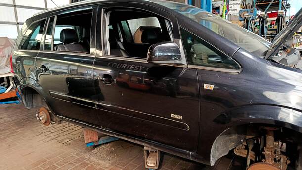 Foto: TÜR VORN RECHTS eines Opel Zafira 1.6 ecoFLEX Special