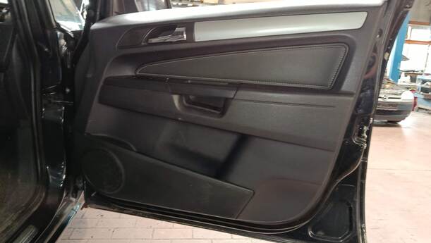 Foto: TÜR VORN RECHTS eines Opel Zafira 1.6 ecoFLEX Special