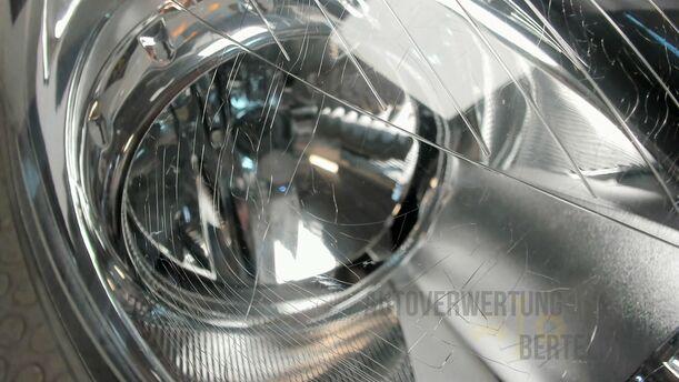 Foto: SCHEINWERFER RECHTS eines Opel Corsa 1.4 16V Fun