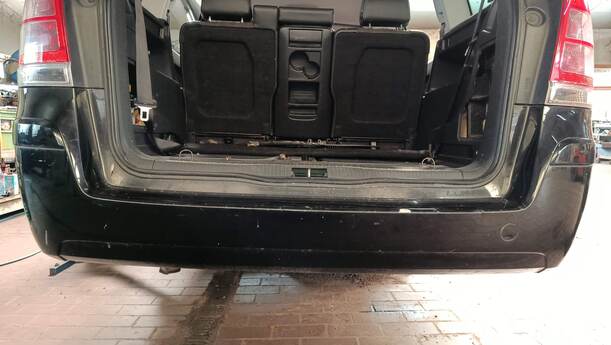 Foto: STOSSFÄNGER/ STOßSTANGE HINTEN eines Opel Zafira 1.6 ecoFLEX Special