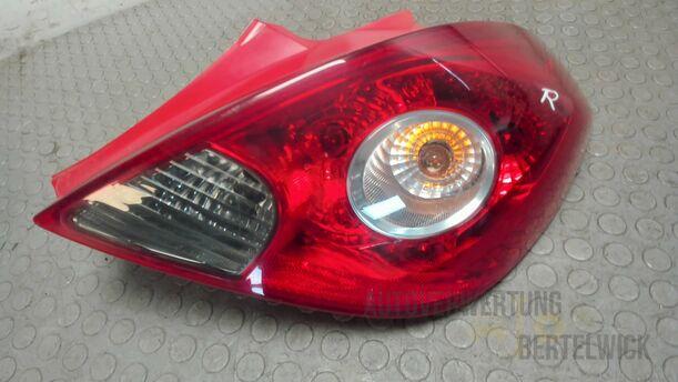 Foto: HECKLEUCHTE / RÜCKLICHT RECHTS ( 2/3 TÜRER ) eines Opel Corsa 1.4 16V Fun