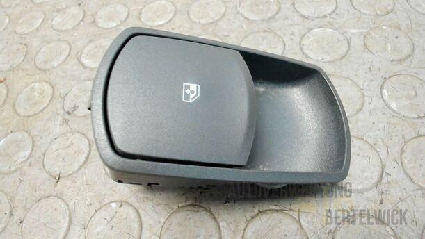 Foto: FENSTERHEBERSCHALTER eines Opel Corsa 1.4 16V Special