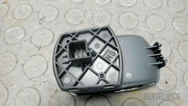 Foto: FENSTERHEBERSCHALTER eines Opel Corsa 1.4 16V Special