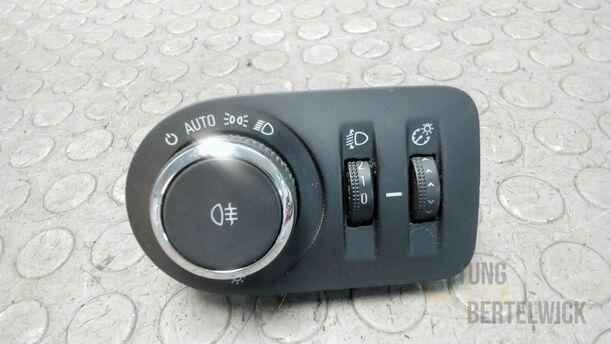 Foto: LICHTSCHALTER ( AUTOMATISCHES LICHT ) eines Opel Corsa 1.4 16V Special