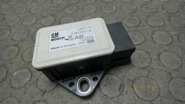 Foto: QUERBESCHLEUNINGSSENSOR / DREHRATENSENSOR eines Opel Corsa 1.4 16V Special