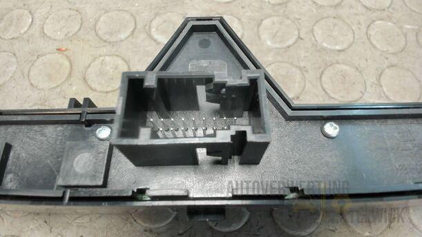 Foto: WARNBLINKSCHALTER / SCHALTERLEISTE eines Opel Corsa 1.4 16V Special