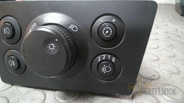 Foto: LICHTSCHALTER eines Opel Zafira 1.6 ecoFLEX Special