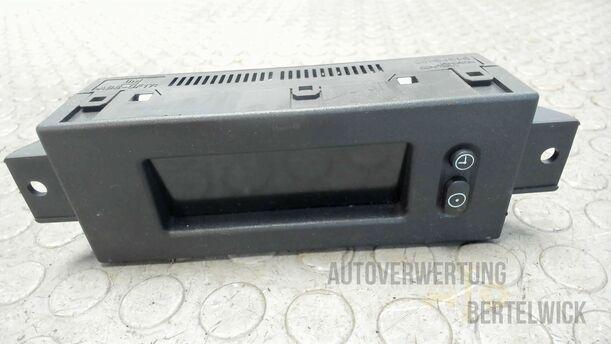 Foto: ANZEIGE  UHR / INFODISPLAY eines Opel Corsa 1.4 16V Special