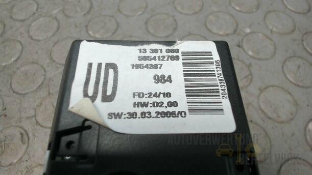 Foto: ANZEIGE  UHR / INFODISPLAY eines Opel Corsa 1.4 16V Special