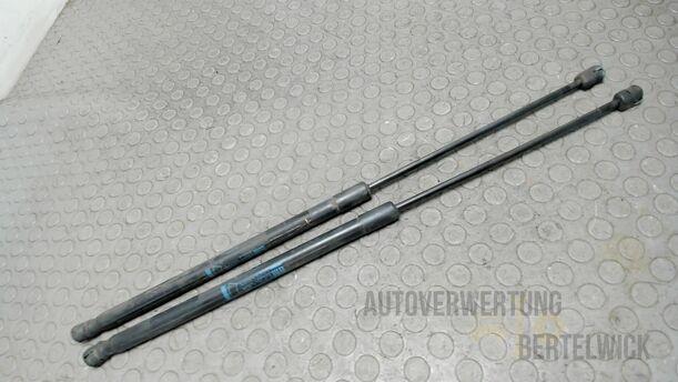 Foto: HECKKLAPPENDÄMPFERPAAR eines Opel Corsa 1.4 16V Special