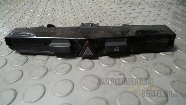 Foto: SCHALTER WARNBLINKANLAGE/ WARNBLINKSCHALTER eines Opel Zafira 1.6 ecoFLEX Special