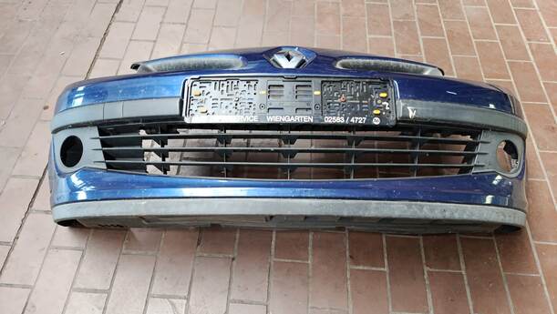 Foto: STOSSFÄNGER/ STOßSTANGE VORN eines Renault Clio 1.6 16V Special
