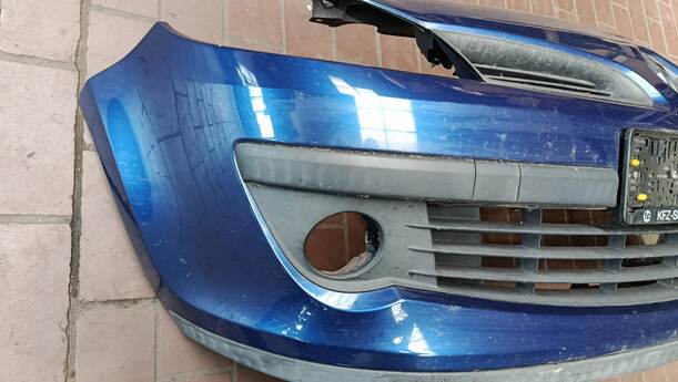 Foto: STOSSFÄNGER/ STOßSTANGE VORN eines Renault Clio 1.6 16V Special