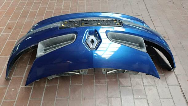 Foto: STOSSFÄNGER/ STOßSTANGE VORN eines Renault Clio 1.6 16V Special