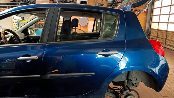 Foto: TÜR HINTEN LINKS eines Renault Clio 1.6 16V Special