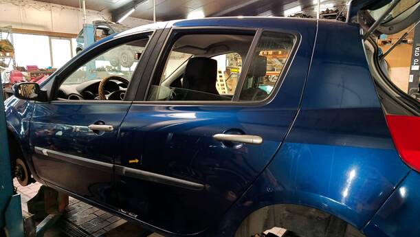 Foto: TÜR HINTEN LINKS eines Renault Clio 1.6 16V Special