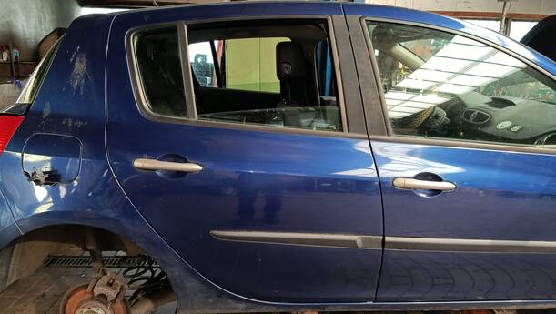 Foto: TÜR HINTEN RECHTS eines Renault Clio 1.6 16V Special