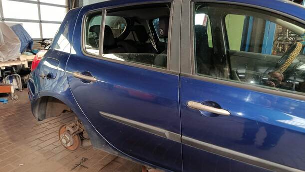 Foto: TÜR HINTEN RECHTS eines Renault Clio 1.6 16V Special