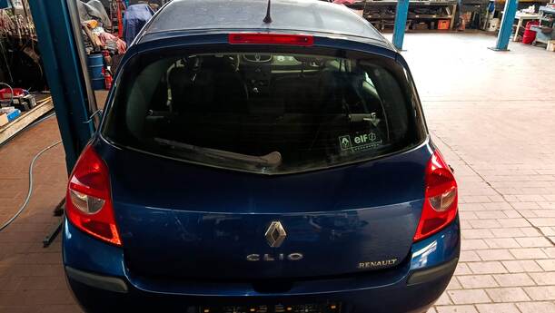 Foto: HECKKLAPPE/ HECKDECKEL eines Renault Clio 1.6 16V Special
