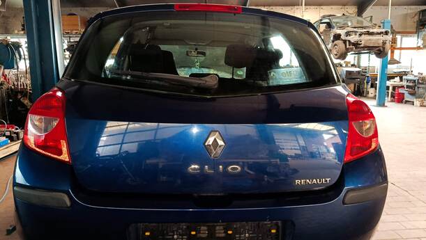Foto: HECKKLAPPE/ HECKDECKEL eines Renault Clio 1.6 16V Special