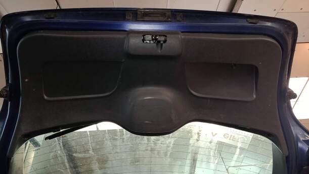 Foto: HECKKLAPPE/ HECKDECKEL eines Renault Clio 1.6 16V Special