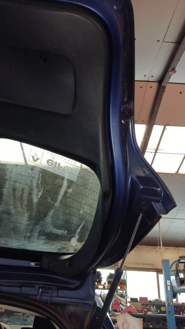 Foto: HECKKLAPPE/ HECKDECKEL eines Renault Clio 1.6 16V Special