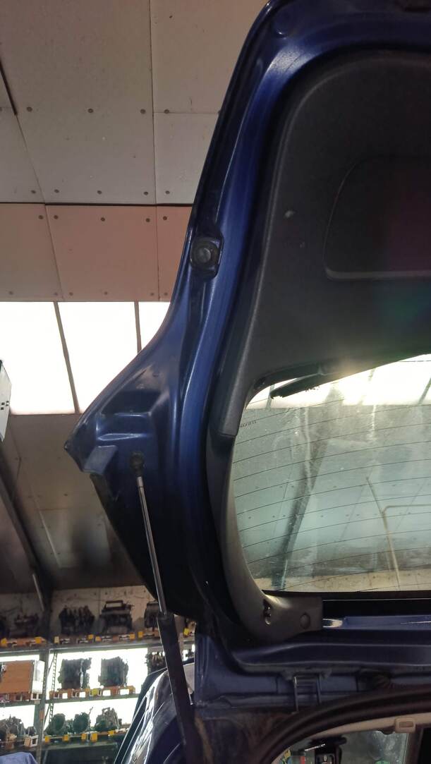 Foto: HECKKLAPPE/ HECKDECKEL eines Renault Clio 1.6 16V Special