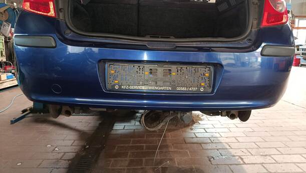 Foto: STOSSFÄNGER/ STOßSTANGE HINTEN eines Renault Clio 1.6 16V Special