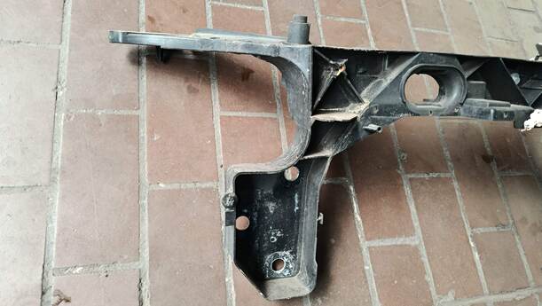 Foto: FRONTBLECH/ SCHLOSSTRÄGER eines Renault Clio 1.6 16V Special