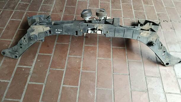 Foto: FRONTBLECH/ SCHLOSSTRÄGER eines Renault Clio 1.6 16V Special