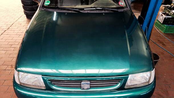 Foto: MOTORHAUBE eines Seat Cordoba Vario 1.4 Special