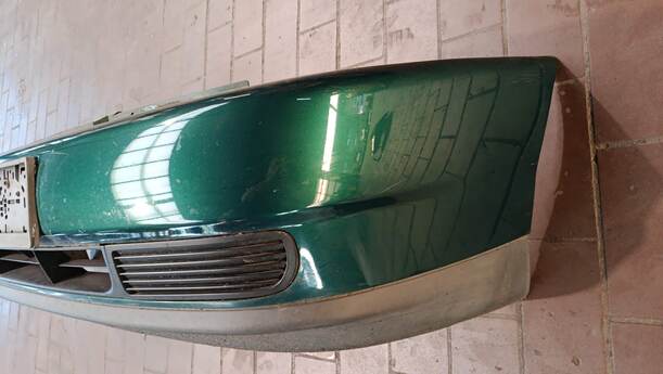 Foto: STOSSFÄNGER/ STOßSTANGE VORN eines Seat Cordoba Vario 1.4 Special
