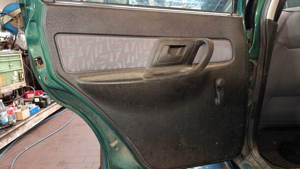 Foto: TÜR HINTEN LINKS ( VARIO ) eines Seat Cordoba Vario 1.4 Special