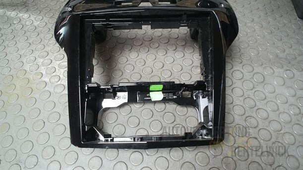 Foto: BLENDE MITTELKONSOLE/ RADIOBLENDE eines Opel Zafira 1.6 ecoFLEX Special
