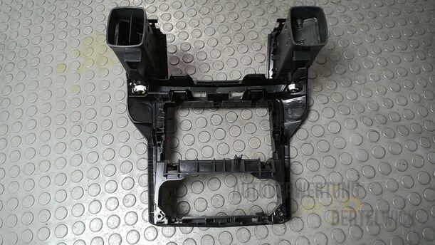 Foto: BLENDE MITTELKONSOLE/ RADIOBLENDE eines Opel Zafira 1.6 ecoFLEX Special