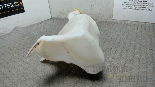 Foto: SCHEIBENWASCHBEHÄLTER eines Opel Corsa 1.4 16V Special
