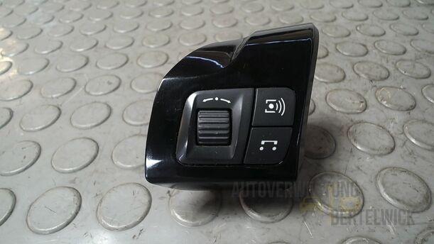 Foto: BEDIENSCHALTER RADIO / LENKRAD eines Opel Zafira 1.6 ecoFLEX Special