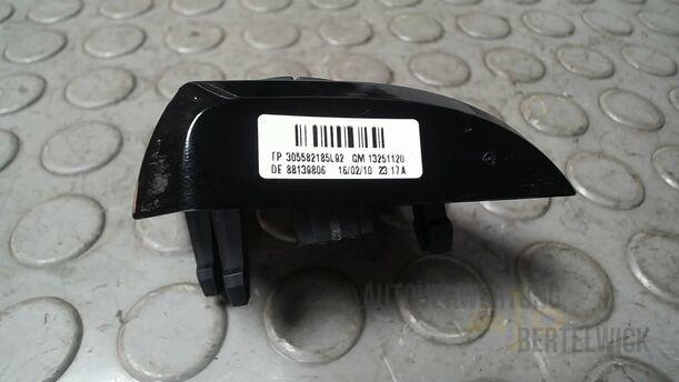 Foto: BEDIENSCHALTER RADIO / LENKRAD eines Opel Zafira 1.6 ecoFLEX Special