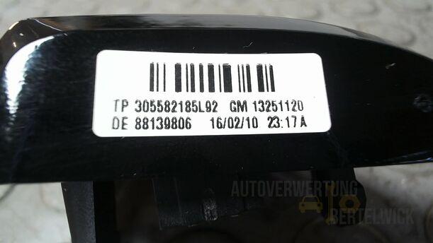 Foto: BEDIENSCHALTER RADIO / LENKRAD eines Opel Zafira 1.6 ecoFLEX Special