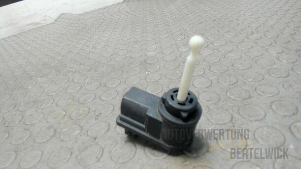 Foto: LEUCHTWEITENREGULIERUGN / STELLMOTOR eines Seat Cordoba Vario 1.4 Special