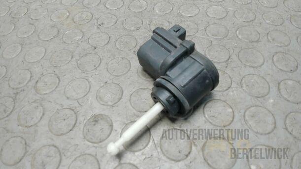 Foto: LEUCHTWEITENREGULIERUGN / STELLMOTOR eines Seat Cordoba Vario 1.4 Special