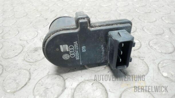 Foto: LEUCHTWEITENREGULIERUGN / STELLMOTOR eines Seat Cordoba Vario 1.4 Special