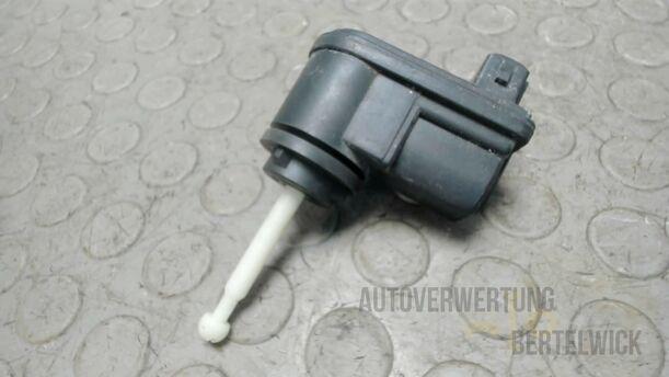 Foto: LEUCHTWEITENREGULIERUGN / STELLMOTOR eines Seat Cordoba Vario 1.4 Special