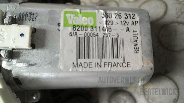 Foto: SCHEIBENWISCHERMOTOR HINTEN eines Renault Clio 1.6 16V Special